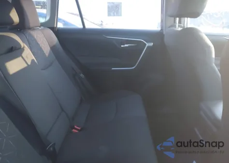 2019 Toyota Rav4 Xle z USA, uszkodzony, nr VIN JTMP1RFV4KD039981